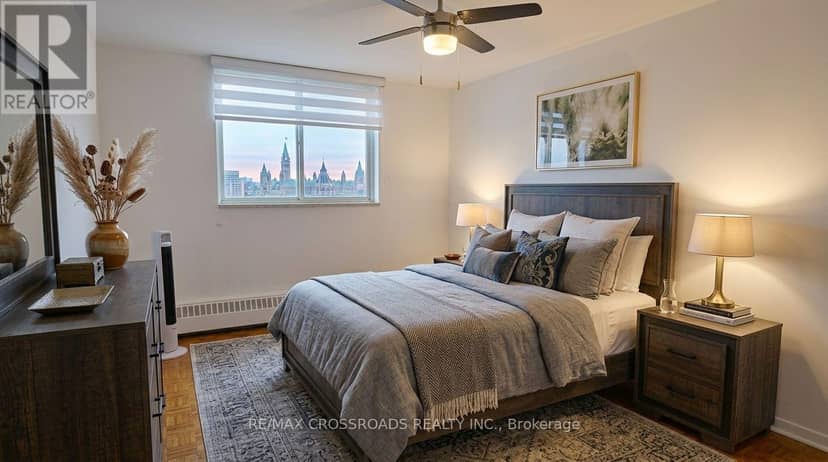 1004 - 5 Frith Road — photo 4 of 29