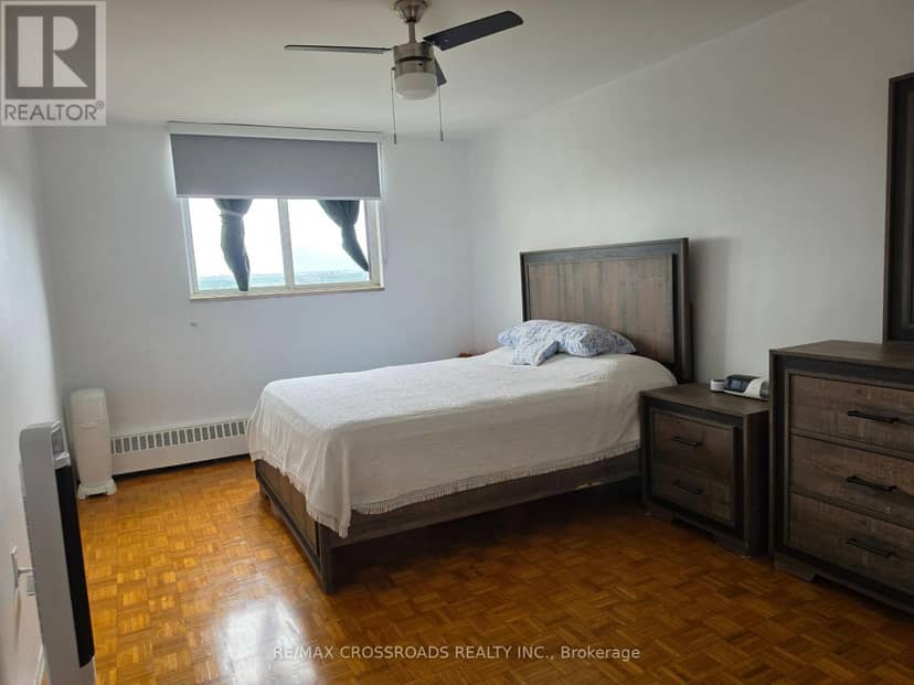 1004 - 5 Frith Road — photo 5 of 29