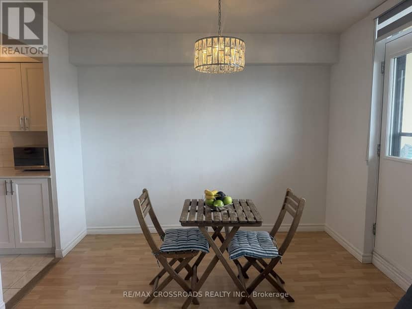 1004 - 5 Frith Road — photo 8 of 29