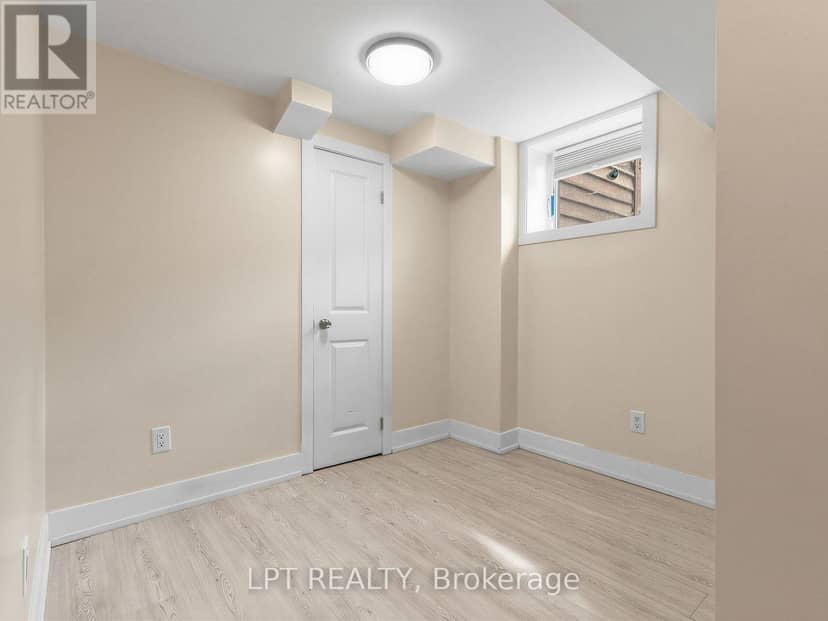 27 Kingsview Boulevard — photo 18 of 33