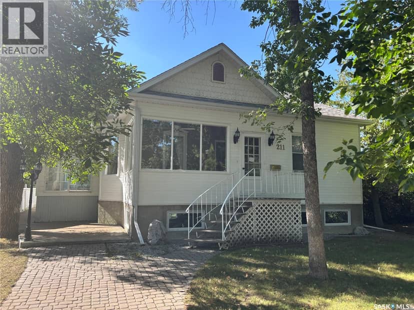 211 Aspen STREET, Maple Creek, photo 2