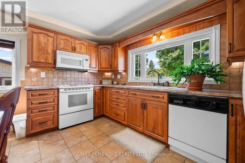 1315 Blakely Crescent W — photo 10 of 40