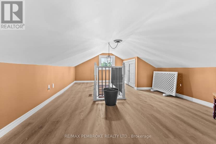 1315 Blakely Crescent W — photo 22 of 40