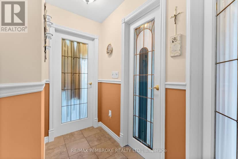 1315 Blakely Crescent W, Pembroke, photo 6