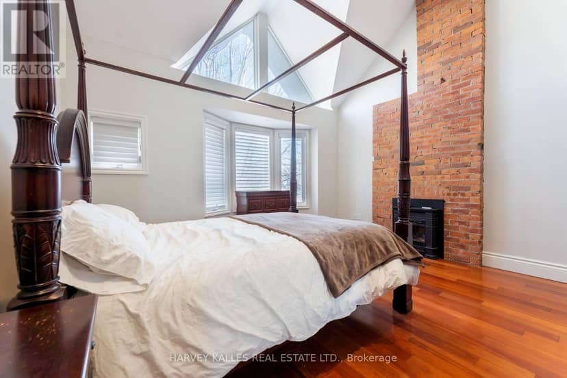 1107 Gerrard Street E — photo 18 of 37