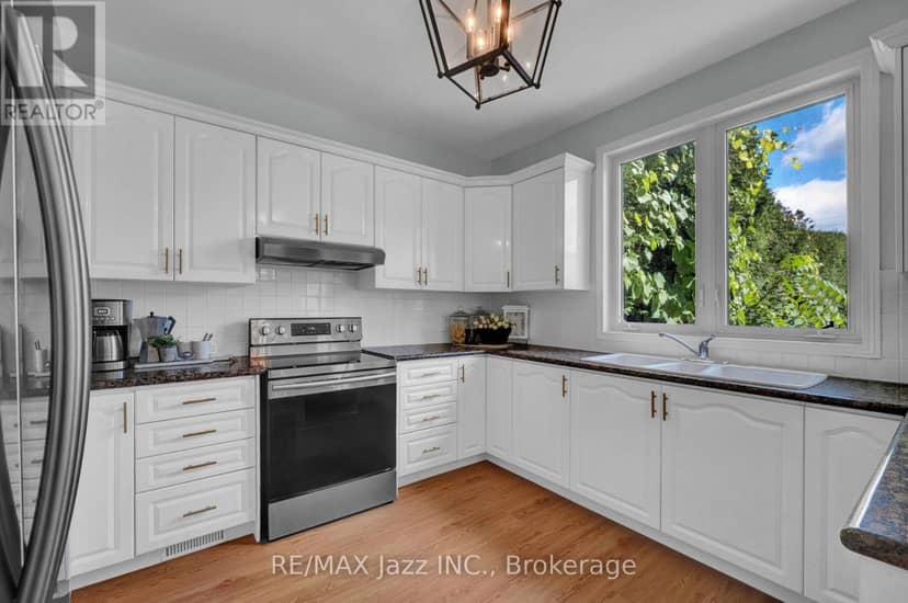109 Elizabeth Street — photo 9 of 40