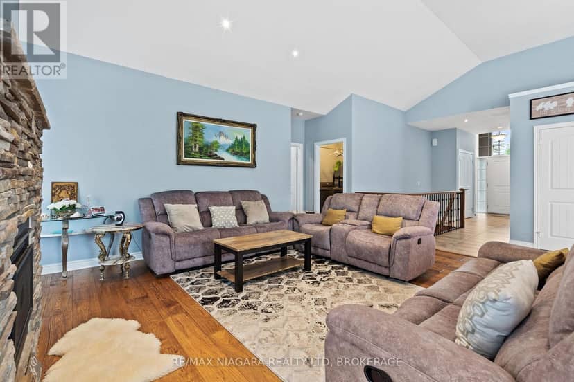 255 Lakeshore Road — photo 11 of 40