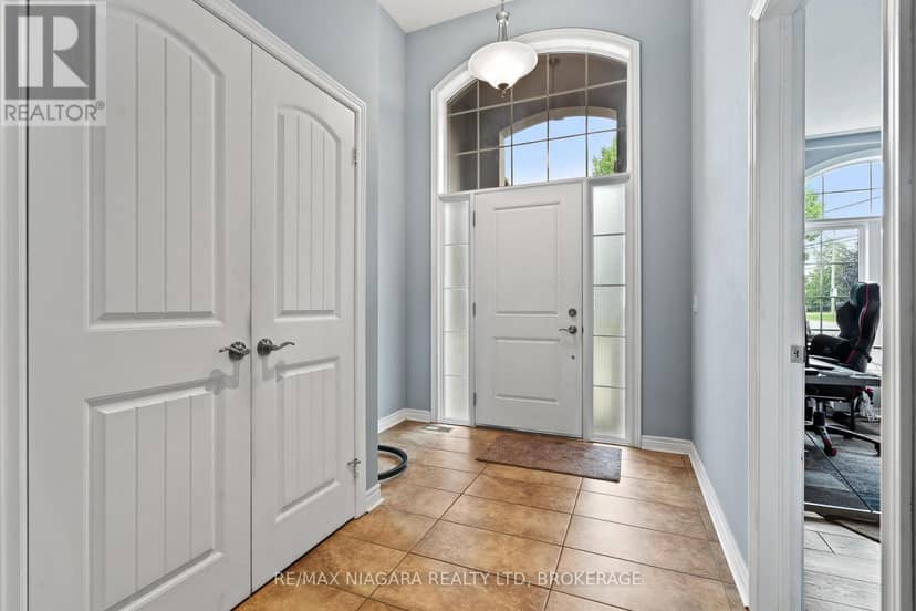 255 Lakeshore Road — photo 16 of 40