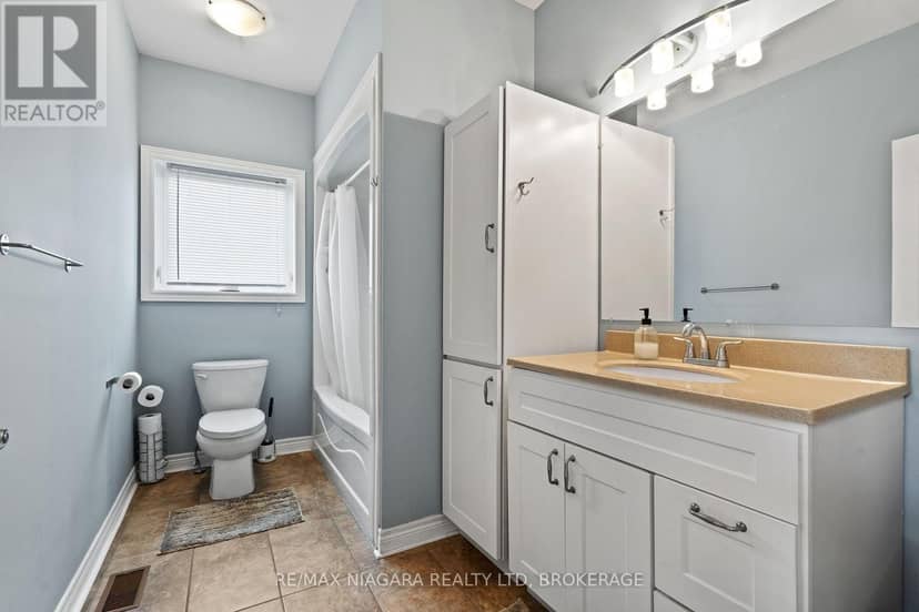 255 Lakeshore Road — photo 18 of 40