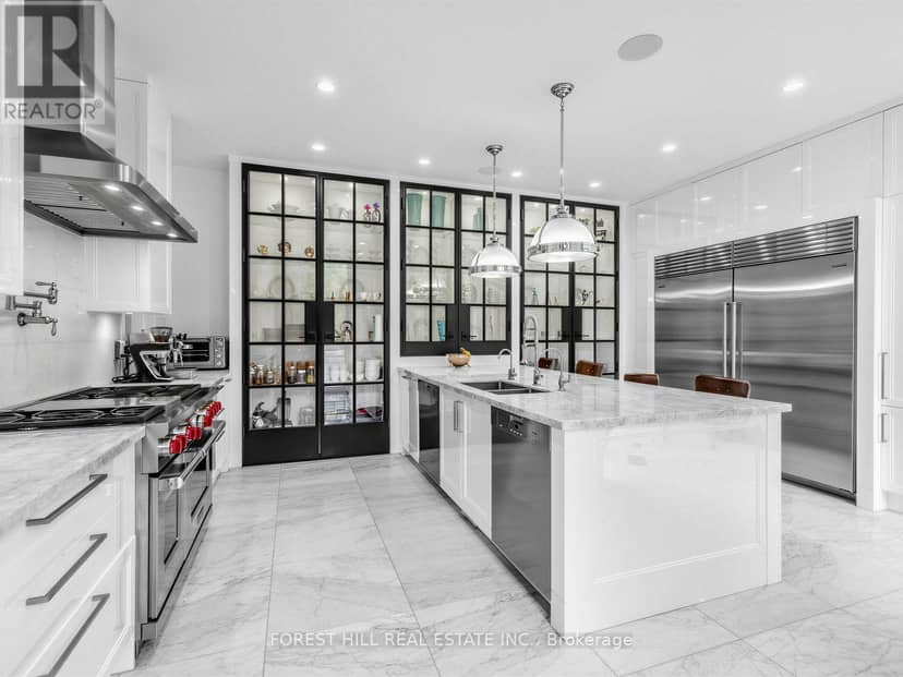 55 Strathearn Boulevard — photo 13 of 40