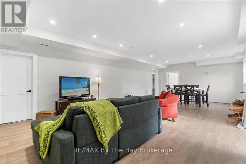 146 Mary Street — photo 24 of 39