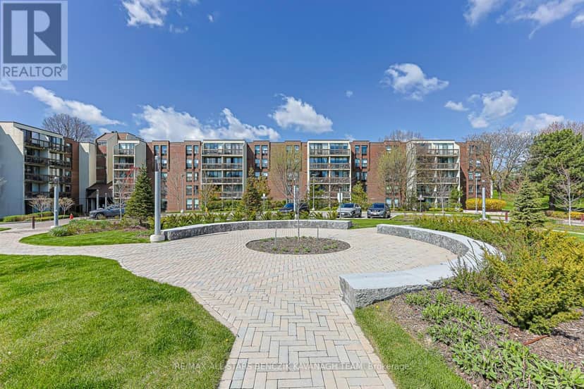 408 - 20 Fashion Roseway — photo 21 of 23