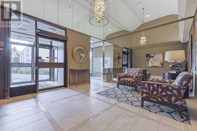 408 - 20 Fashion Roseway — photo 23 of 23