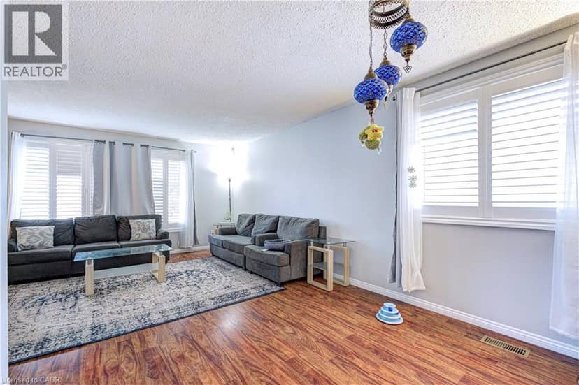 78 MARKSON Crescent — photo 11 of 35