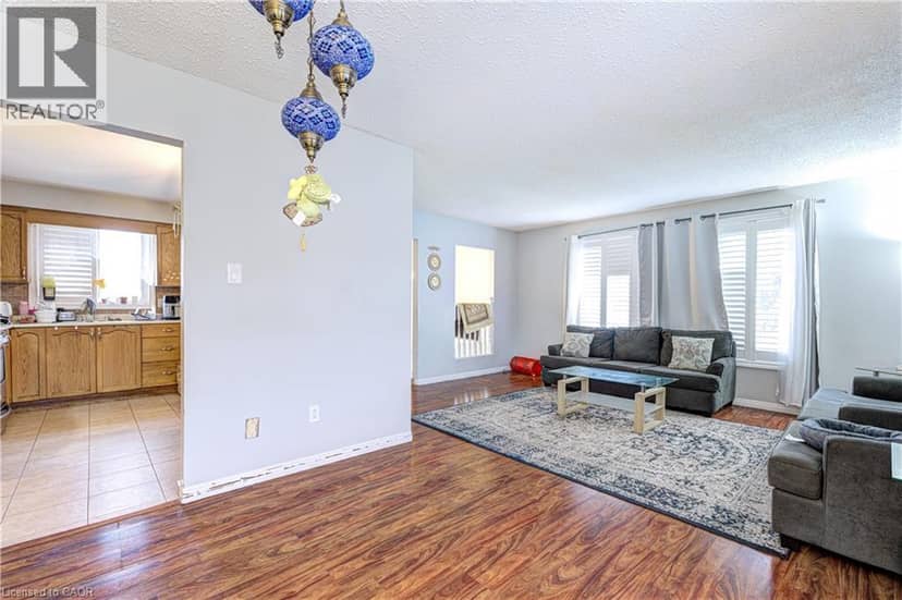 78 MARKSON Crescent — photo 10 of 35