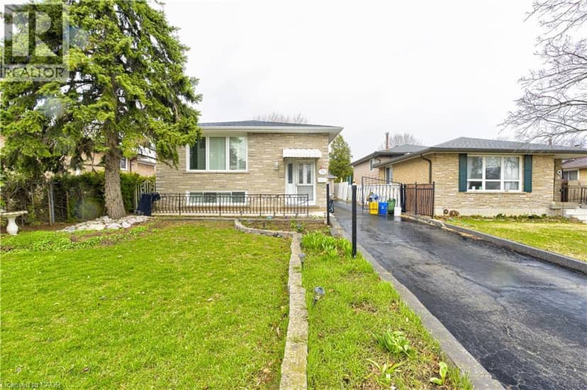 78 MARKSON Crescent — photo 2 of 35