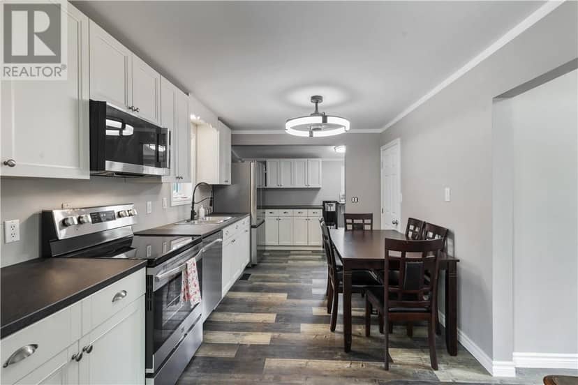 150 KING Street — photo 15 of 26