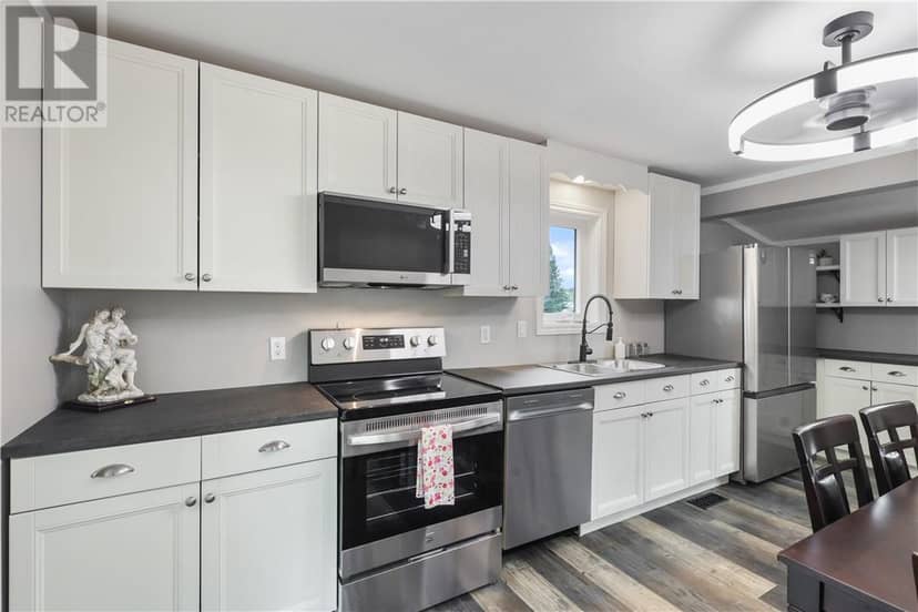 150 KING Street — photo 16 of 26