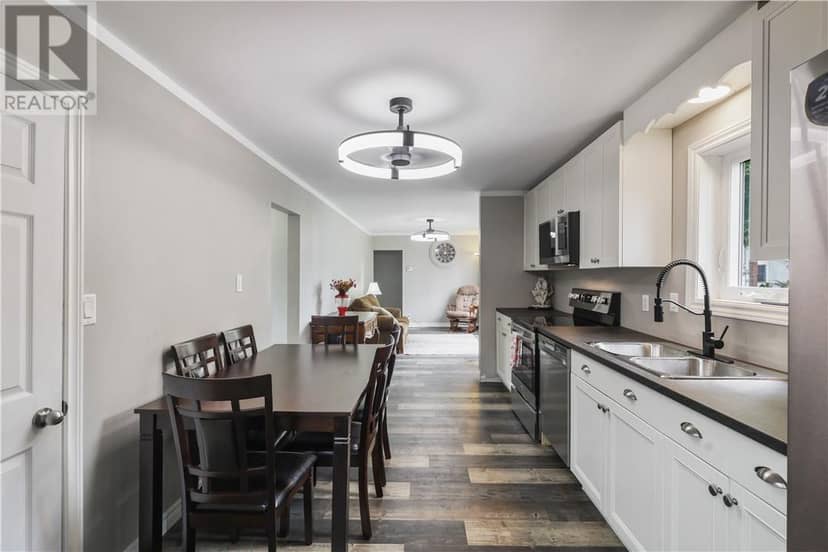 150 KING Street — photo 18 of 26
