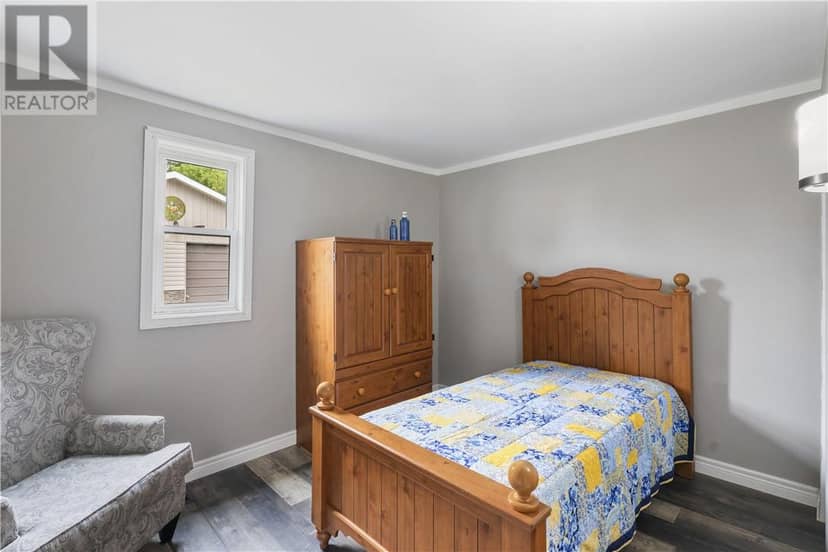 150 KING Street — photo 19 of 26