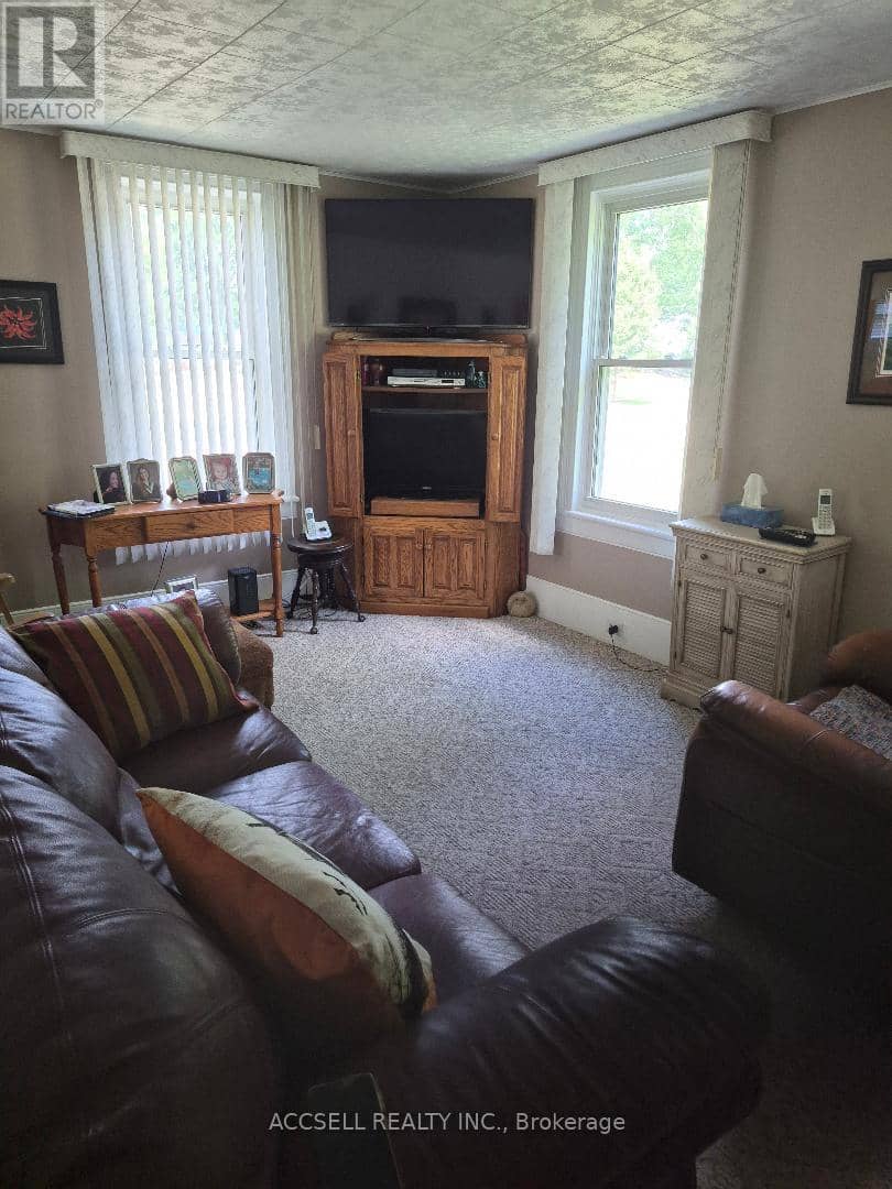 545 Broadway Street N, Plympton, photo 7