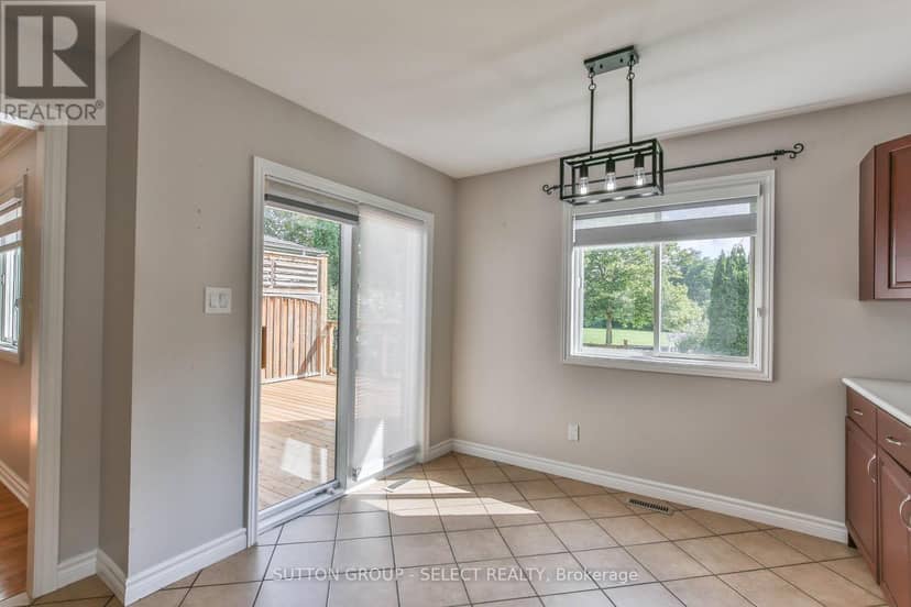 54 Sunrise Crescent — photo 12 of 40