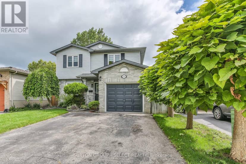 54 Sunrise Crescent — photo 2 of 40