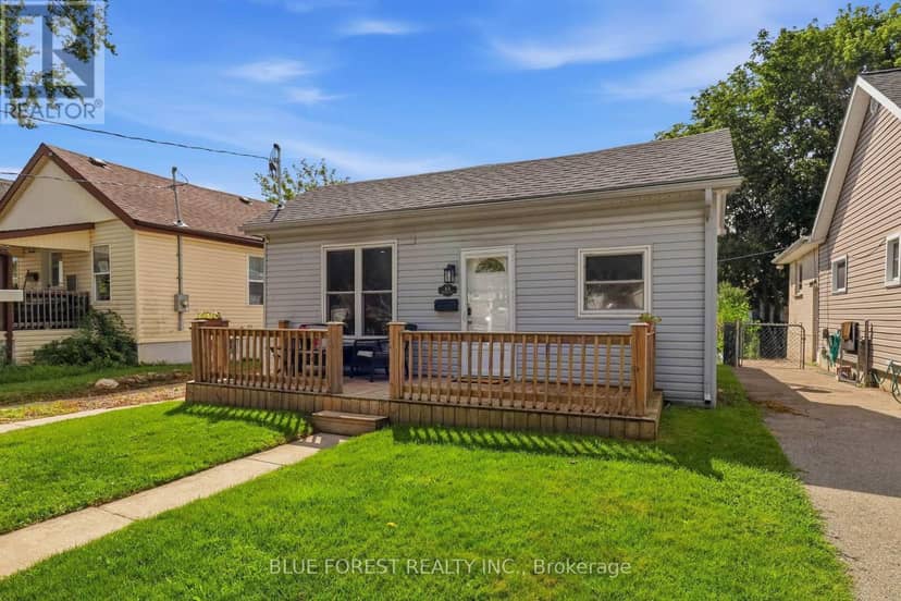 35 Mackay Avenue — photo 1 of 40