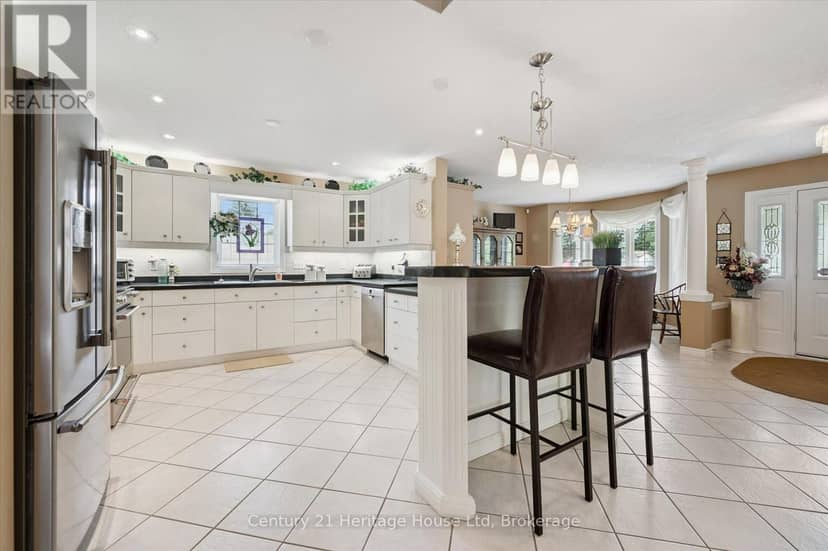 545 Athol Street — photo 7 of 40