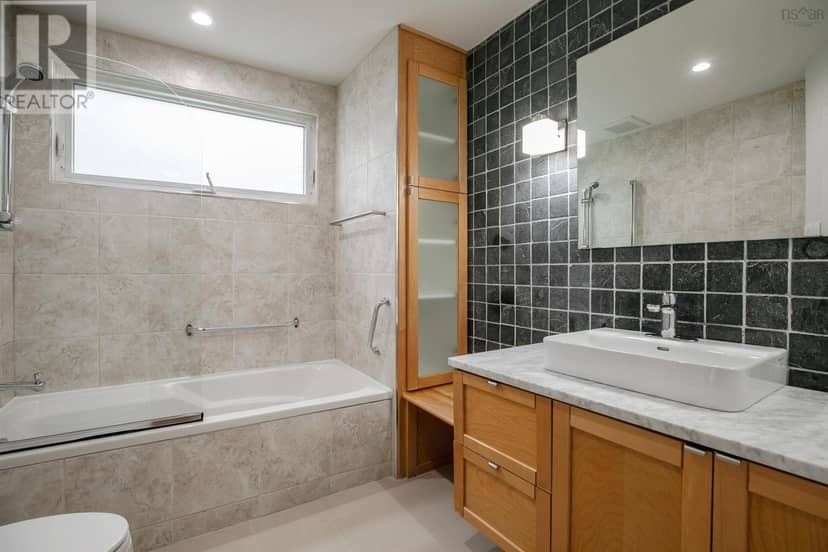 5845 Inglewood Drive — photo 17 of 40