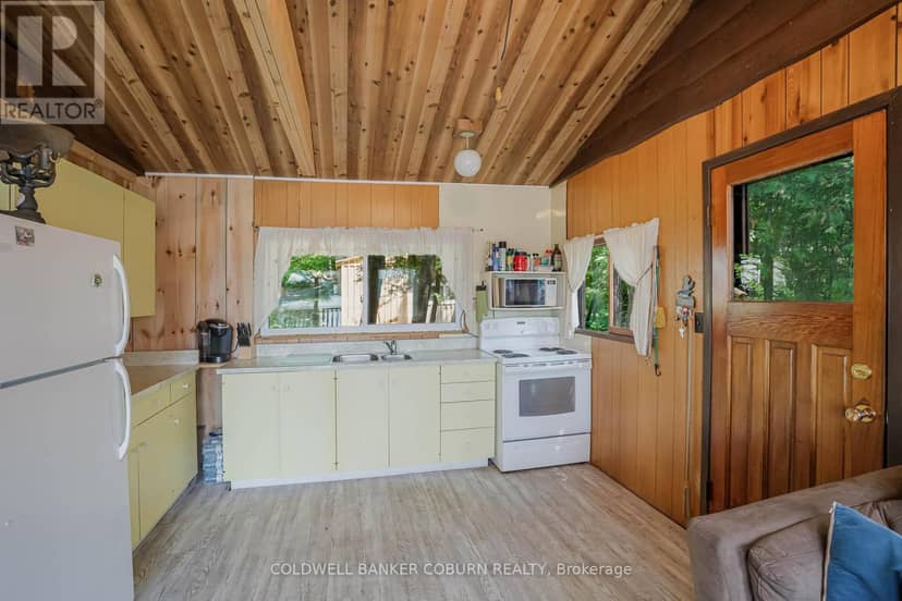 1015 Oak Lane N — photo 12 of 40