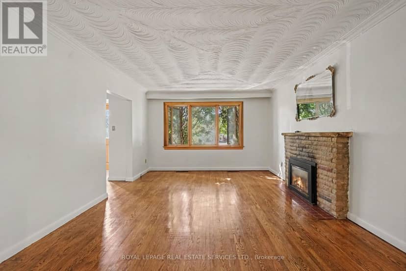 647 Burnhamthorpe Road — photo 10 of 40