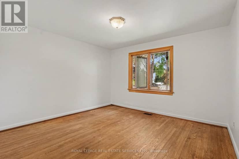 647 Burnhamthorpe Road — photo 23 of 40