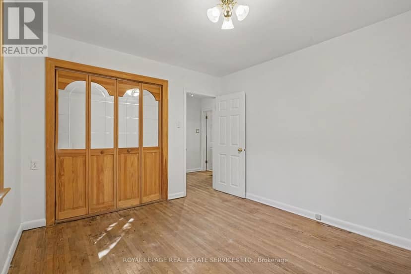647 Burnhamthorpe Road — photo 26 of 40