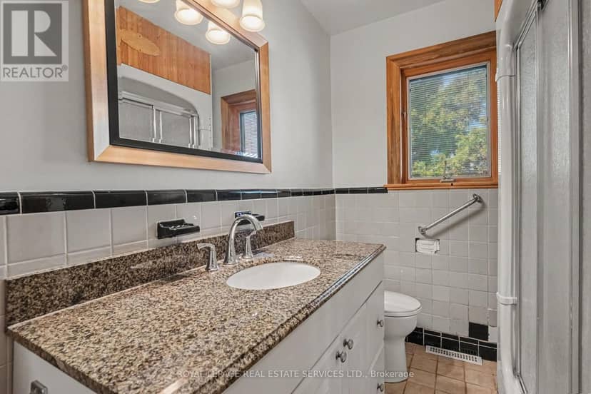 647 Burnhamthorpe Road — photo 29 of 40