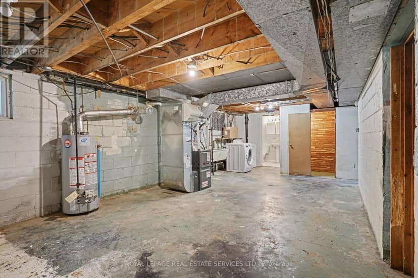 647 Burnhamthorpe Road — photo 38 of 40