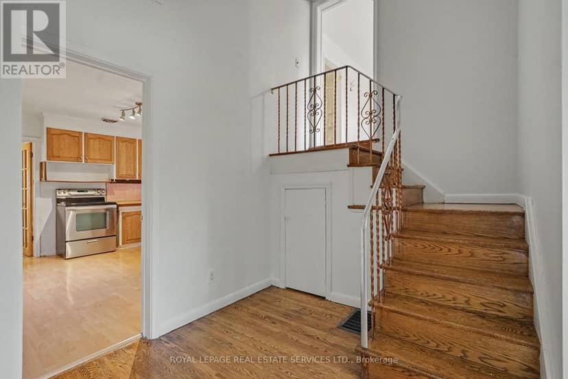 647 Burnhamthorpe Road, Toronto, photo 4