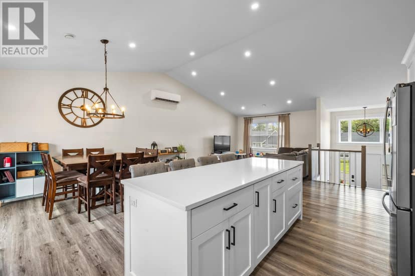 43 Stephanie Drive — photo 9 of 40