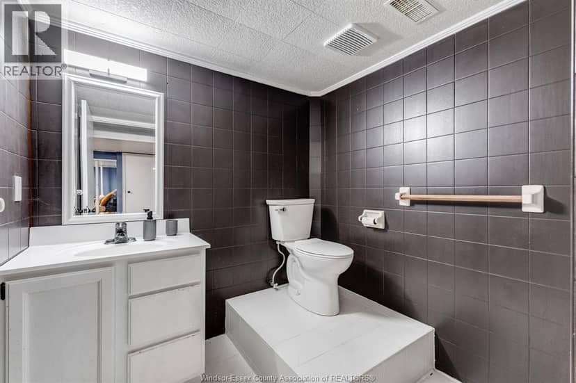 146 Gloucester DRIVE — photo 34 of 40