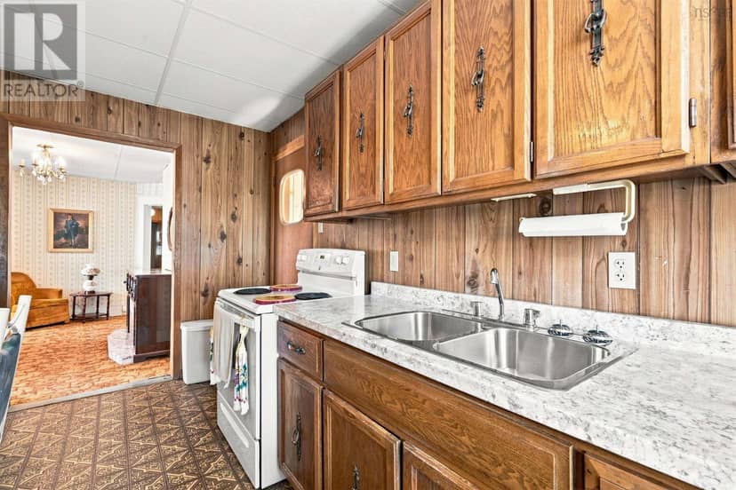 6355/6357 Cork Street — photo 21 of 40