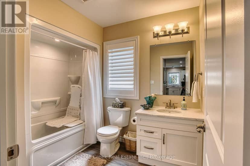 252 Lake Breeze Drive — photo 18 of 39