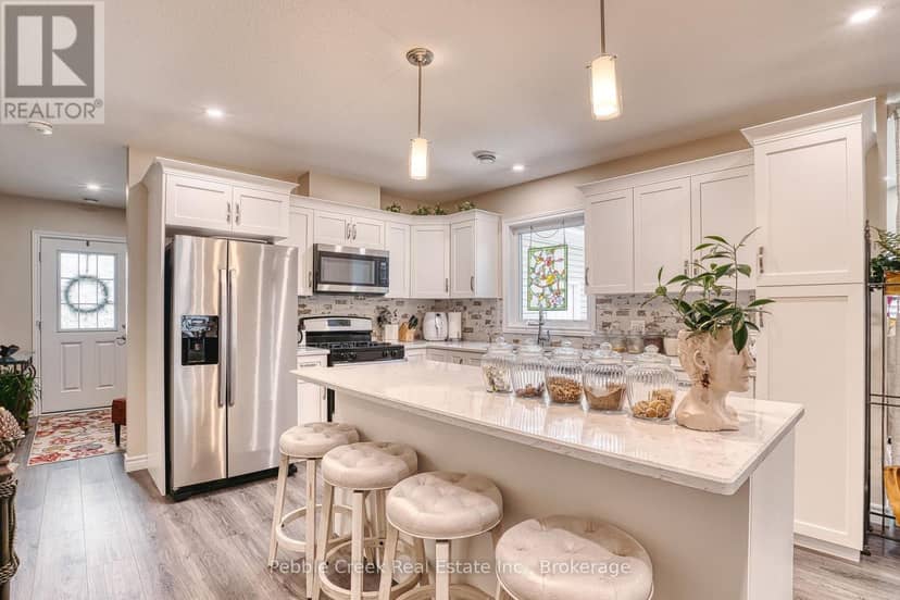 252 Lake Breeze Drive — photo 6 of 39