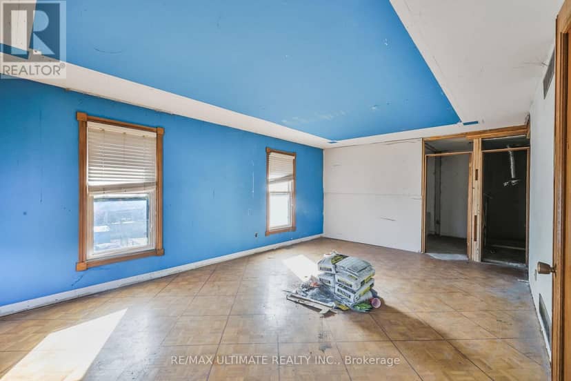 1010 Ritson Road N — photo 12 of 37