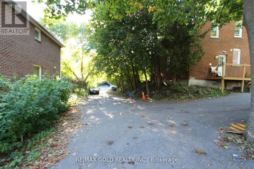 961 Lakeshore Road W — photo 9 of 31