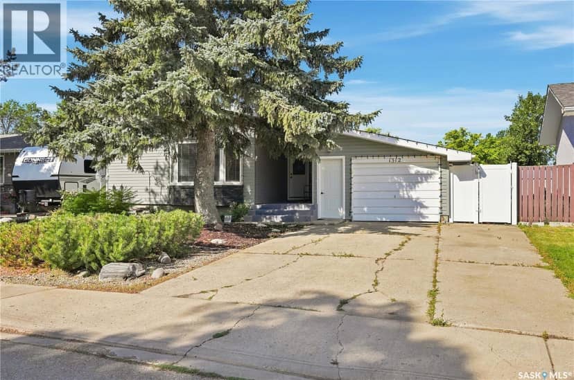 1312 King CRESCENT — photo 1 of 40