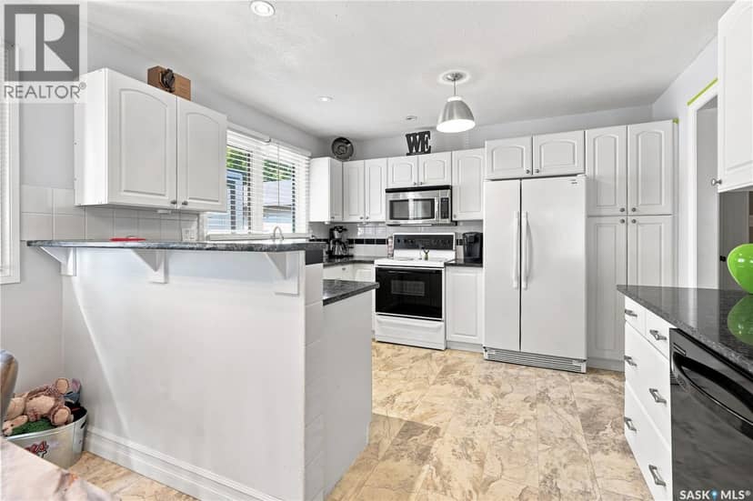 1312 King CRESCENT — photo 11 of 40