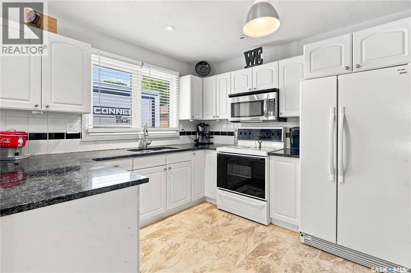 1312 King CRESCENT — photo 12 of 40