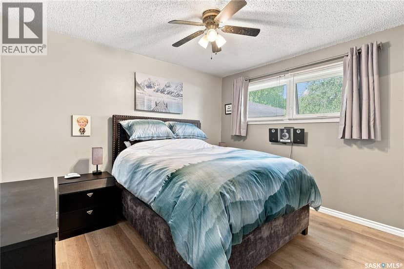 1312 King CRESCENT — photo 17 of 40