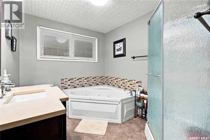 1312 King CRESCENT — photo 21 of 40