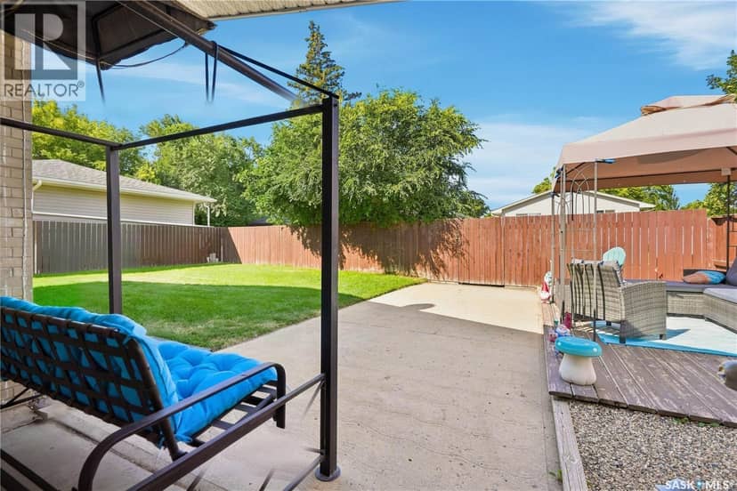 1312 King CRESCENT — photo 37 of 40